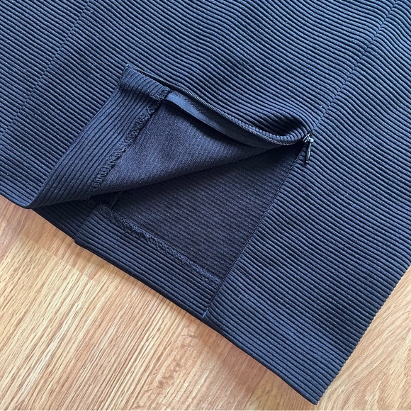 Reitman’s - Black Pull On Skirt with Front Slit - Picture 2 of 4